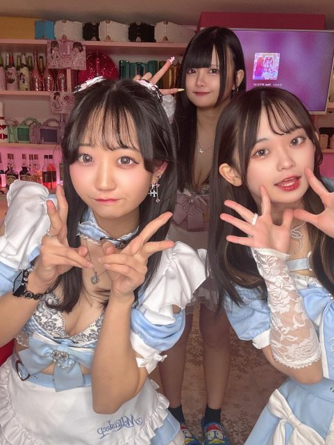 ♡・・*・・♡・・*・・♡・・*・・♡・・*・・♡・・*・・♡
キラキラアイドルがコンセプト❣️
ようこそメルトアスリープへ♡
当店では、アイドルを目指す女の子がお給仕しています❣️
推しの女の子を見つけ、推して推してアイドルになる夢を叶えてあげましょう♪
アイドルコンセプトカフェ
メルトアスリープ
住所:東京都千代田区外神田4-4-9 松井ビル2F
アクセス:秋葉原駅電気街口から徒歩3分 ドンキホーテ横
【キャスト募集】
アイドルを目指す女の子大歓迎❣️
アイドル事務所が手掛けているので、
夢を叶えるお手伝いができます♪
#秋葉原コンカフェ #アイドル
♡・・*・・♡・・*・・♡・・*・・♡・・*・・♡・・*・・